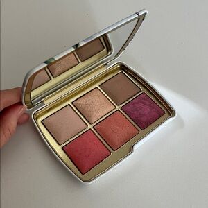 Hourglass Swan Ambient Palette